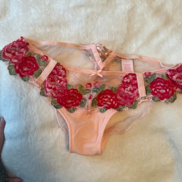 Victoria's Secret low rise cheekini  Rose Crystal Lace Mesh Floral Panty size m - Picture 3 of 8
